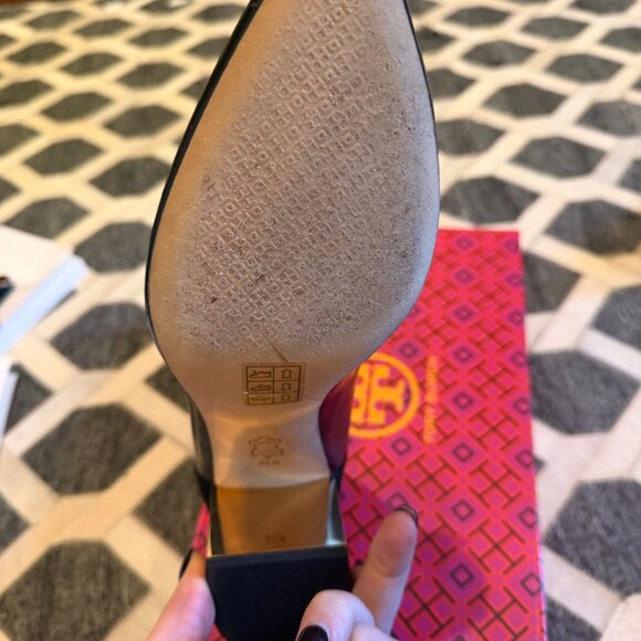 Tory Burch GIGI 55mm Black/Gold Pointy Toe Pumps Size 8.5 - Picture 10 of 14